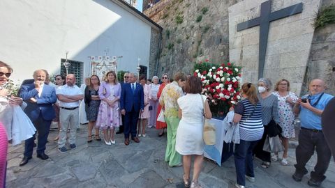 Otro momento de la tradicional ofrenda floral