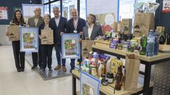En la presentacin de la campaa participaron el secretario xeral de Poltica Lingistica, Valentn Garca; el presidente de la Real Academia Galega, Victor Freixanes; y Florentino Vzquez, Gabriela Gonzlez y Julin Hernndez, directivos de Vegalsa-Eroski