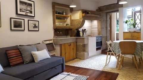 casas.Uno de los apartamentos que alquilan por corta estancia en la Ciudad Vieja en Casas do Remo