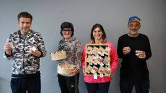 Jes�s, Olaia, Raquel y Javi posan con sus creaciones