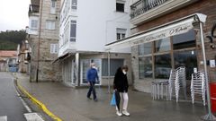 Imagen de una calle de Porto do Son, municipio que ayer subi� al nivel m�ximo de alerta por covi