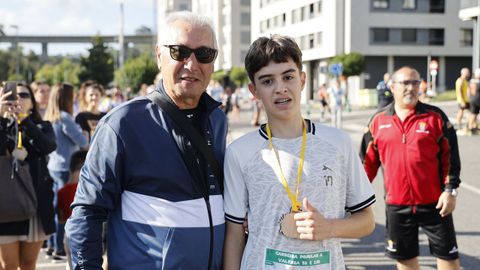 Una jornada de atletismo en A Valenz.Decenas de corredores participaron en la cita popular en el municipio de Barbads
