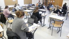 Estudiantes de Enfermer�a en un examen el pasado lunes en el campus de Ferrol