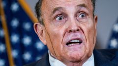 Un sudoroso Giuliani trat� de defender ayer la teor�a de la conexi�n venezolana en el recuento
