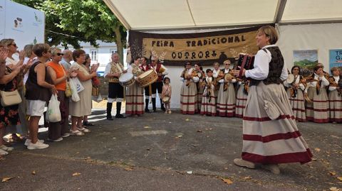 Actuaciones de grupos folclóricos durante la Feira de Outrora
