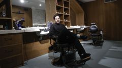 Con tan solo 25 aos, Samuel Carro Albor est al frente de labarbera Balmo, en la calle Riego de Agua de A Corua.