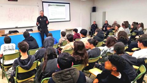 Charla de la Polic�a Nacional en el instituto IES do Castro sobre acoso escolar, drogas y adicciones, en una foto de archivo