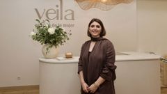Irene Varela inaugurou Veila, onte � tarde, na r�a Per�, acompa�ada da s�a xente.