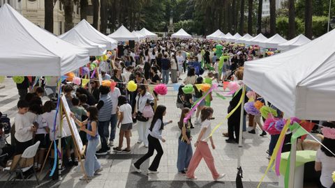 Mercado de cooperativas escolares del proyecto Semente, este viernes en los jardines de M�ndez N��ez