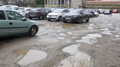 Los baches devoran la superficie del principal aparcamiento disuasorio de Ferrol.