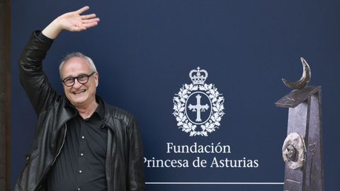 Stefan Schmitz, director ejecutivo de Crop Trust y representante de la B�veda Global de Semillas de Svalbard, Premio Princesa de Asturias de Cooperaci�n Internacional, a su llegada este domingo en Oviedo, donde el pr�ximo viernes recoger� el galard�n