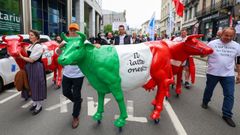 Ganaderos protestaron por las calles de Bruselas justo cuando se celebraba el consejo de ministros de Agricultura