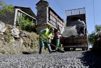 Obra en una pista de Oleiros.