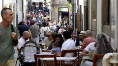 La alta afluencia de visitantes (en la foto, A Ra&iacute;&ntilde;a, este mi&eacute;rcoles) no se traduce en m&aacute;s pernoctas