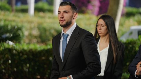 El futbolista Rafa Mir a su llegada a la Audiencia Provincial de Valencia.
