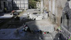 Los v�ndalos destrozaron siete sepulturas en el camposanto parroquial de san Bernab�