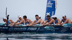 Trainera de Ares que compite en la liga ACT