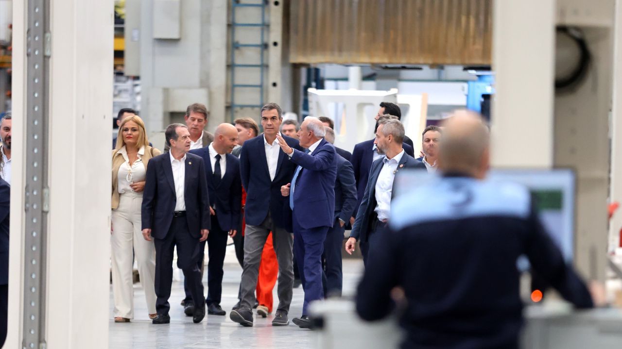 Pedro Sánchez respalda a la industria viguesa con una visita al «cerebro» de Delta