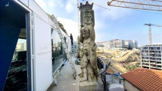Imagen de la instalaci&oacute;n de la nueva oficina de ventas en el paseo de Alfonso