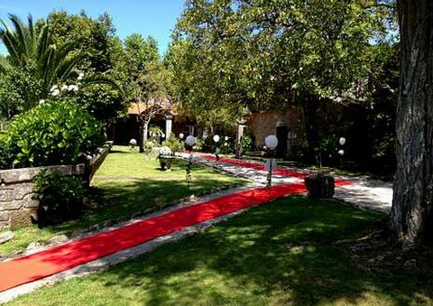 El entorno ofrece 40.000 metros cuadrados de jardines y paseos.