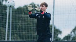El futbolista del Celta Fortuna Izan Server, en un entrenamiento.