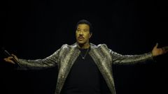El Coliseum retrocedió a las emisoras de radio de los coches de los 80 con el recital de Lionel Richie