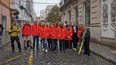Un grupo de cruceristas del Spitsbergen conociendo la arquitectura de la ciudad