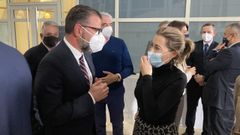 El alcalde de Ferrol, �ngel Mato, y la ministra de Transporte, Movilidad y Agenda Urbana, en el acto de firma del convenio del Plan de la Vivienda, en Santiago de Compostela