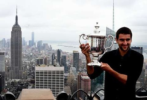 Marin Cilic, con el trofeo de campe�n del US Open y el �skyline� de Nueva York de fondo. 