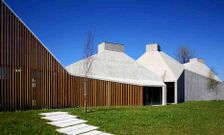 El edificio, situado en Curtis, alberga un centro de interpretaci�n cultural y etnogr�fica del Mandeo