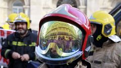 Protesta de los bomberos en Lugo reclamando mejoras laborales