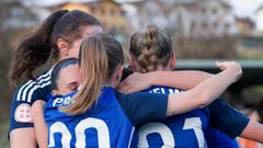 Las jugadoras del Oviedo celebran el gol de Sheila al Costa Adeje Tenerife