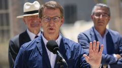 Feijoo durante su visita a la empresa DEKRA en M�laga.