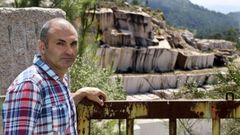 Juan Carlos Girldez, en una imagen de archivo, delante de una de las canteras de granito de O Porrio