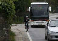 El paseo evitara a los ciclistas usar la peligrosa carretera interior. 