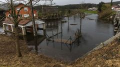 Casas afectadas por las inundaciones en Torelo, Vimianzo.