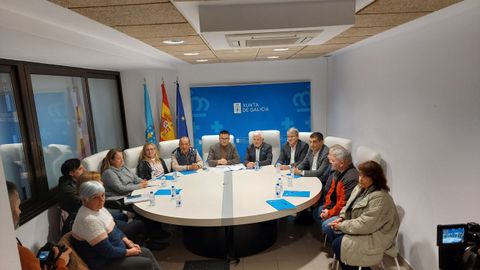 Representantes de los placeros, de la Xunta y de la Diputacin se reunieron de urgencia tras el anuncio del alcalde.