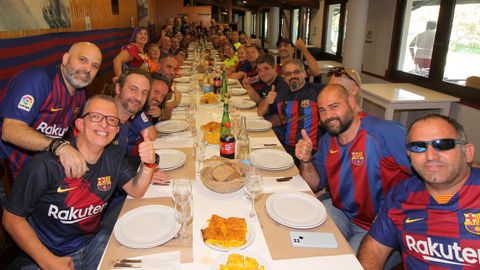 COMIDA DE PERSONAS SORDAS DE GALICIA DE DISTINTAS PEÑAS DEL BARSA EN EL RESTAURANTE DON PAQUITO,