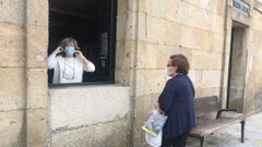El Concello de Celanova reparte mascarillas entre los vecinos
