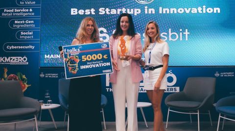En el centro, Maruxa Quiroga, CEO de Sensesbit