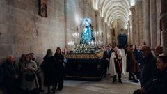 Procesi�n del Santo Entierro por la catedral de Ourense