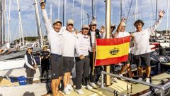 El Bribn, con el Rey Juan Carlos y tres gallegos en el equipo, conquista su tercer Mundial de 6 Metros