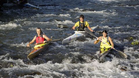 Fiesta de la piragua en el Sil.M�s de trescientos participantes y numerosos p�blico disfrutaron del descenso internacional