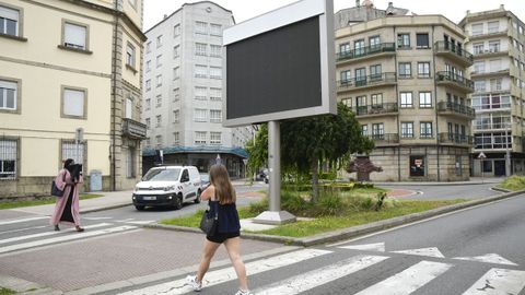 Pantalla instalada en la entrada de Pontevedra por el puente de A Barca