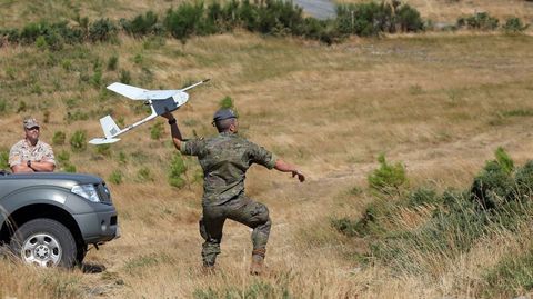 Militares vigilan el monte Barbanza con drones