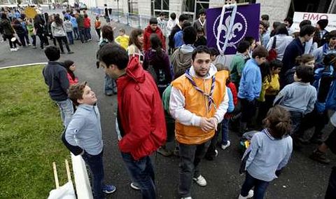 Los distintos grupos, prepar�ndose para entrar a actuar en el festival celebrado en FIMO.
