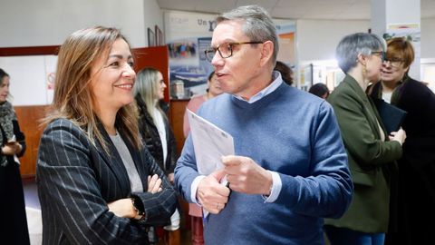 La conselleira y el director de la escuela, antes de la celebracin del acto
