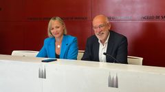 Sindo Guinarte, portavoz municipal del PSOE, junto a su compaera Marta Abal