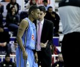 Lisardo G�mez, dando instrucciones a Ogirri.