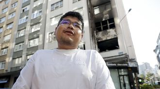 Gianmarco Rosell� sali� del edificio incendiado de madrugada poco despu�s de que lo hiciera su hermano mayor y un sobrino.